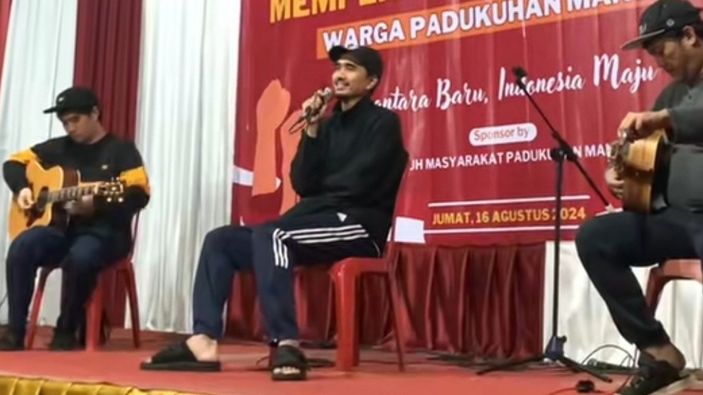 Viral Penampilan Sederhana Duta Sheila On 7 Nyanyi di Malam Tirakatan Desa di Yogyakarta