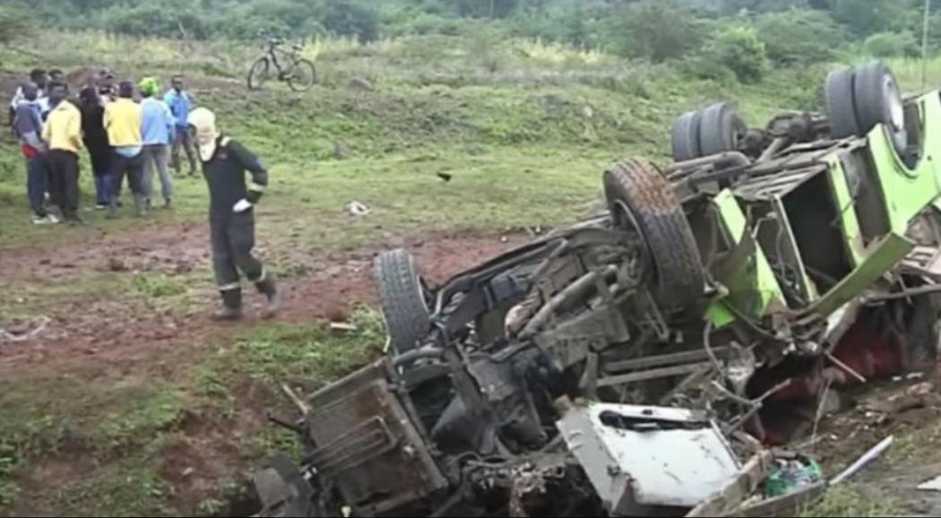 Bus Tabrak Banyak Mobil Lalu Masuk Selokan, 14 Orang Tewas 55 Luka-Luka