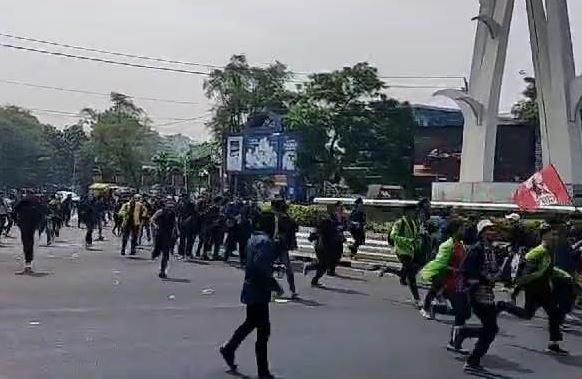 Update Demo Ricuh Tolak Revisi UU Pilkada di Semarang, 26 Mahasiswa Luka-Luka