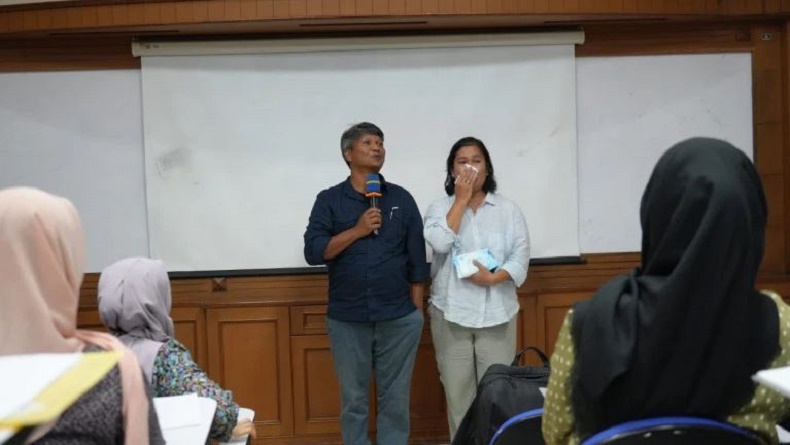 Kisah Pilu Orang Tua Mahasiswa Baru UGM Ikut Kuliah, Gantikan Anak Telah Berpulang