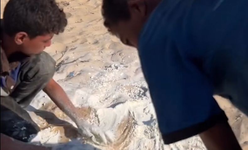 Miris, Anak-Anak Gaza Terpaksa Makan Tepung Campur Pasir karena Kelaparan