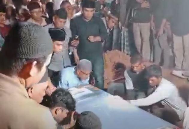 Bocah Tewas Dianiaya Ibu Tiri Dimakamkan di Ogan Ilir, Diiringi Isak Tangis Keluarga