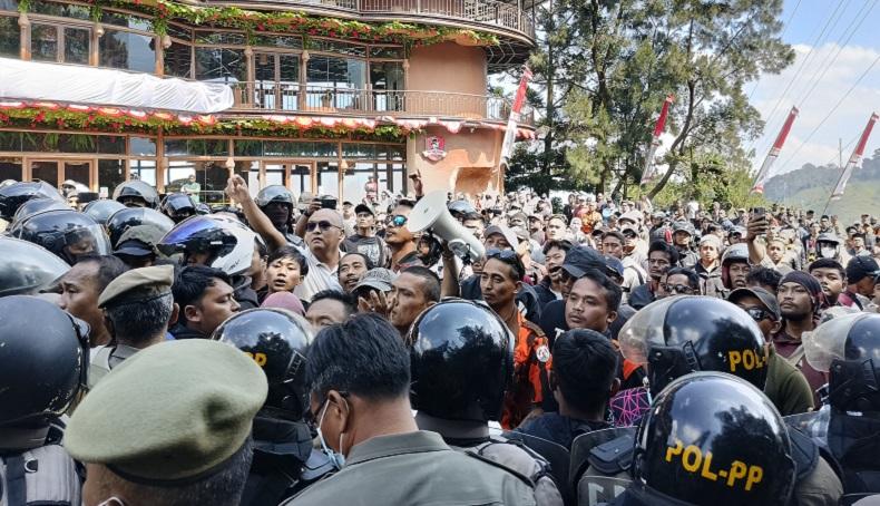 Penertiban Bangunan di Puncak Bogor Ricuh, Pedagang Protes Restoran Eks Rindu Alam Tak Dibongkar