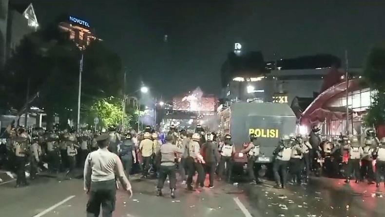 Demo di Semarang Ricuh, DPR Ingatkan Aparat Humanis Hadapi Massa