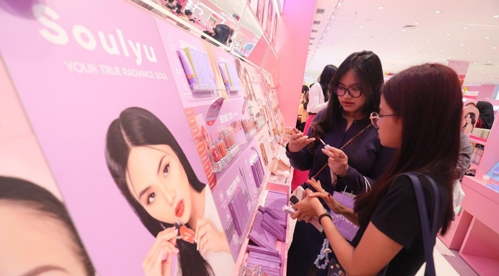Soulyu Mejeng di Miniso Land, Jadi Daya Tarik Anak Muda dan Perempuan