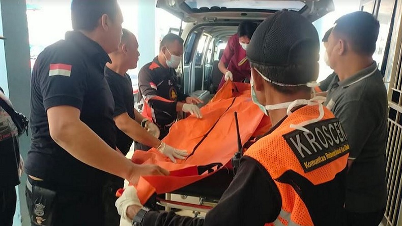 Sukabumi Gempar, Mayat Tanpa Busana Ditemukan Membusuk dalam Selokan
