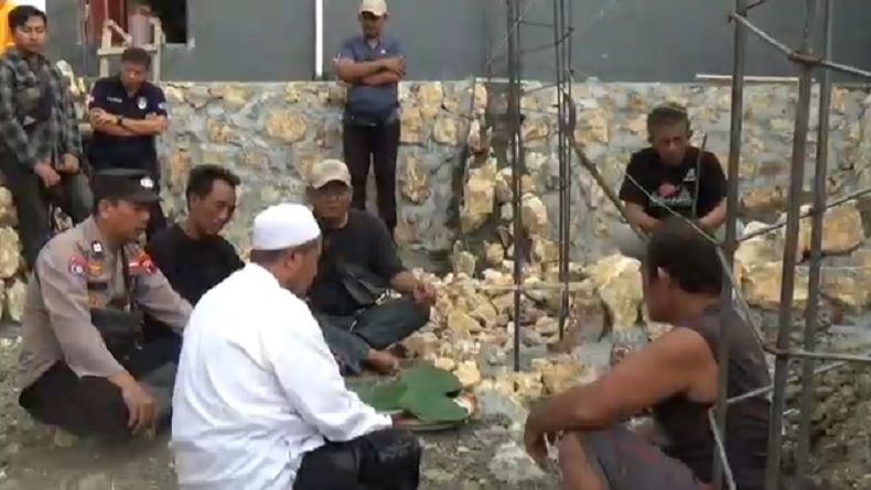 Warga Grobogan Gempar, Tulang Misterius Terbungkus Kain Mori Ditemukan di Lahan Warga