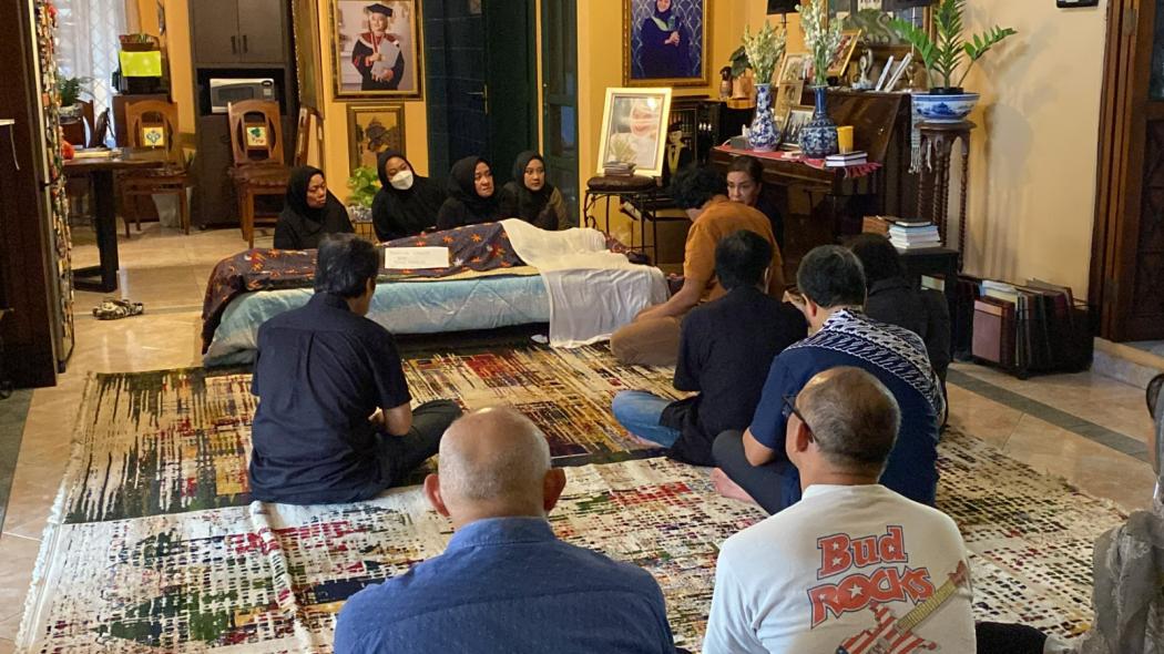 Suasana Rumah Duka Marissa Haque, Penuh Haru dan Tangis Keluarga