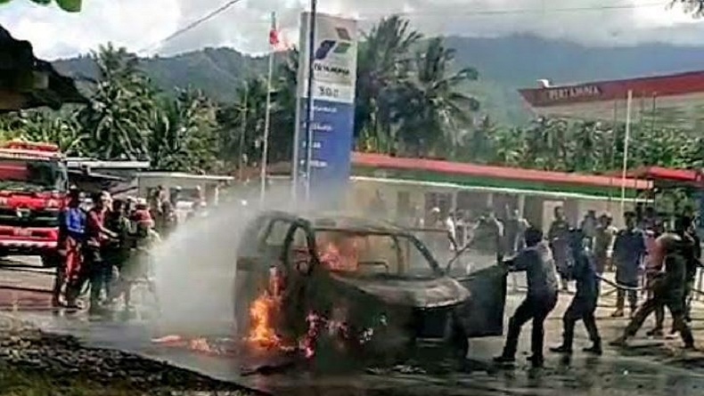 Mobil Terbakar di SPBU Patowonua Kolaka Utara, Ternyata Bawa 15 Jeriken BBM
