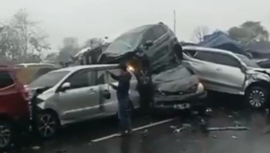 Kecelakaan Mengerikan di Tol Cipularang Km 92 Terjadi saat Hujan, Ini Hal Penting Harus Diperhatikan Pengendara