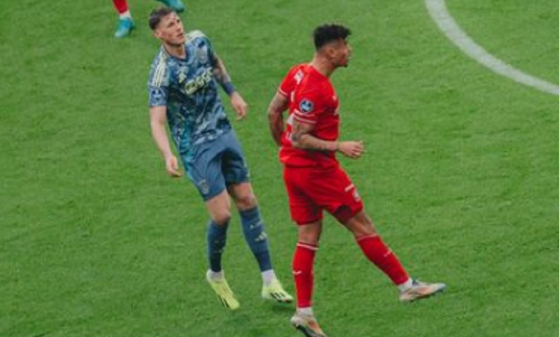 Mees Hilgers Fit 100 Persen, Bantu FC Twente Imbangi Ajax Amsterdam