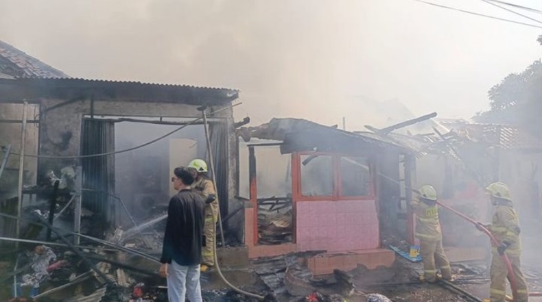Kebakaran Kios dan Rumah di Cipete, 22 Unit Damkar Dikerahkan