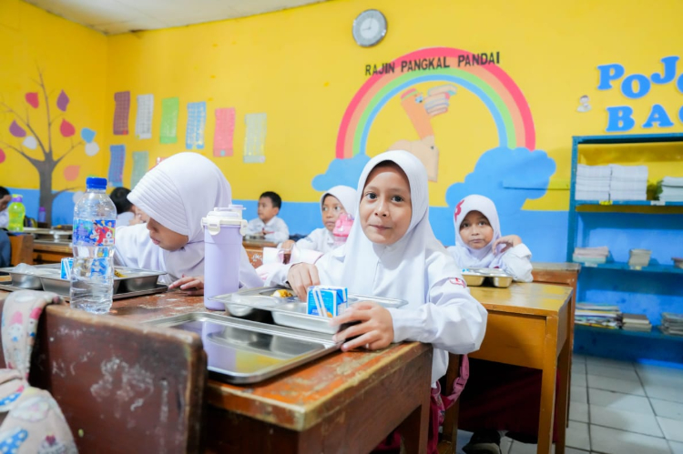 Banyak Dampak Positif, Program Makan Bergizi Gratis Harus Terus Berlanjut 