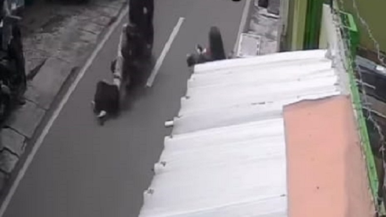 Heboh! Perempuan di Jakut Pertahankan Motor dari Maling hingga Terseret