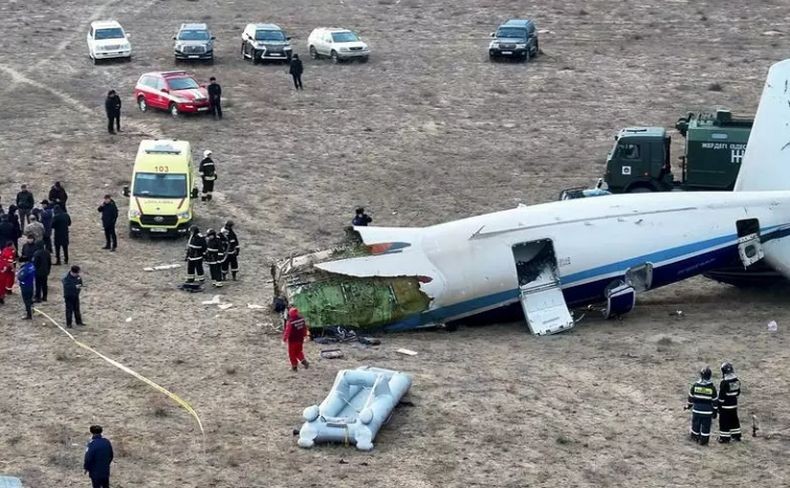 Presiden Aliyev Puji Pilot Azerbaijan Airlines, Pesawat Meledak tapi Banyak Penumpang Selamat