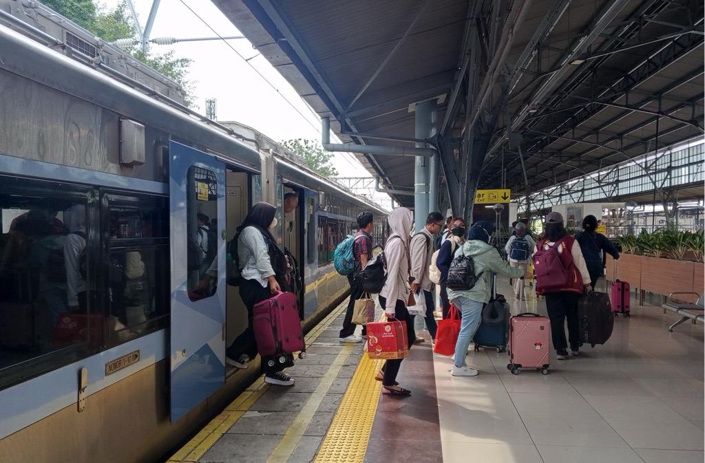 Hadapi Libur Panjang, KAI Daop 8 Surabaya Siapkan 5 KA Tambahan
