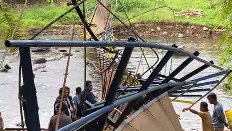 Penyebab Jembatan Wisata Sungai Malus Lubuklinggau Putus, Kelebihan Beban