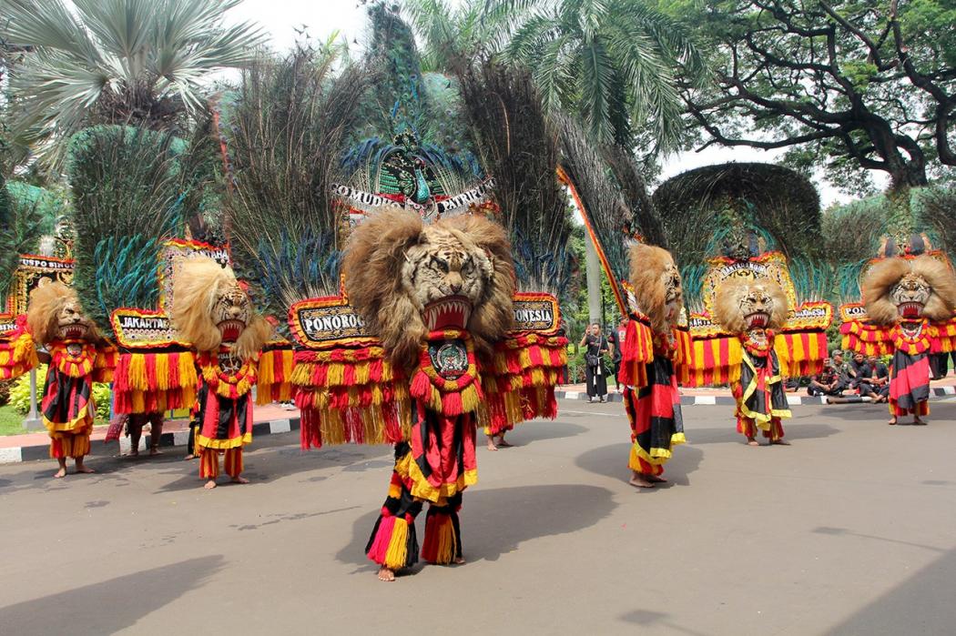 Heboh! Juara Dunia Biliar Florian Kohler Naik Kepala Reog Ponorogo di Batu