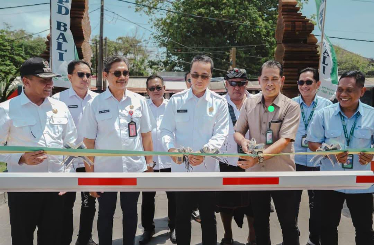 Pj Sekda Badung Resmikan Operasional Sistem Parkir Nontunai di Pantai Kuta