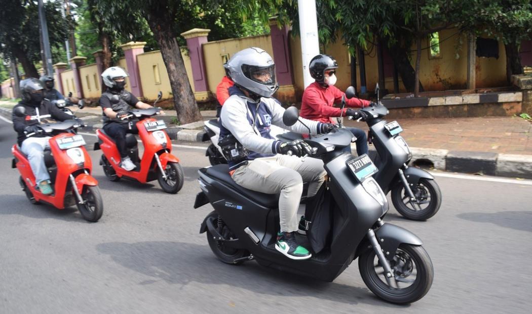Hore! Menko Airlangga Beri Isyarat Subsidi Rp7 Juta Motor Listrik Diperpanjang