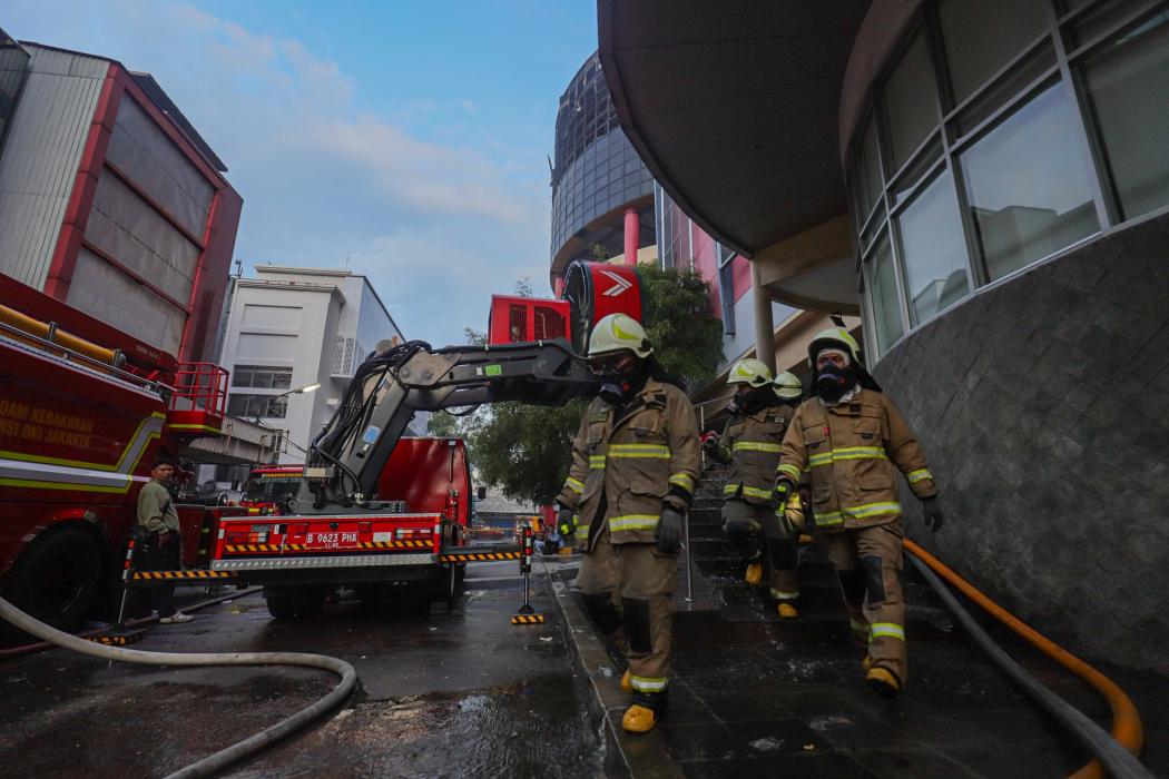BPBD dan Damkar Lanjutkan Pencarian Korban Kebakaran Glodok Plaza