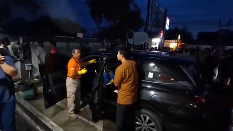 Pria Ditemukan Tewas di Dalam Mobil Toyota Rush Terparkir di SPBU Karawang