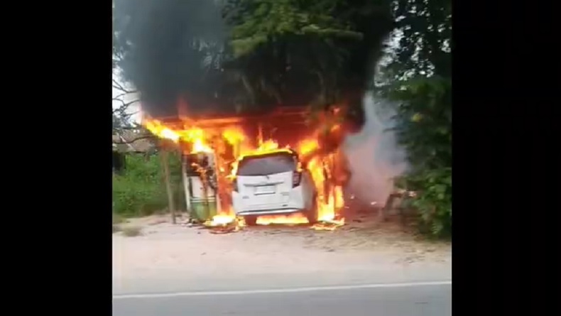 Kebakaran Kios Penjual BBM di Kendari, Mobil Ikut Hangus Dilalap Api