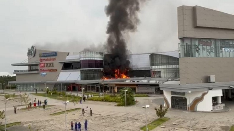 Kebakaran Mal The Park Kendari, Api Diduga dari Outlet Parfum Lantai 1