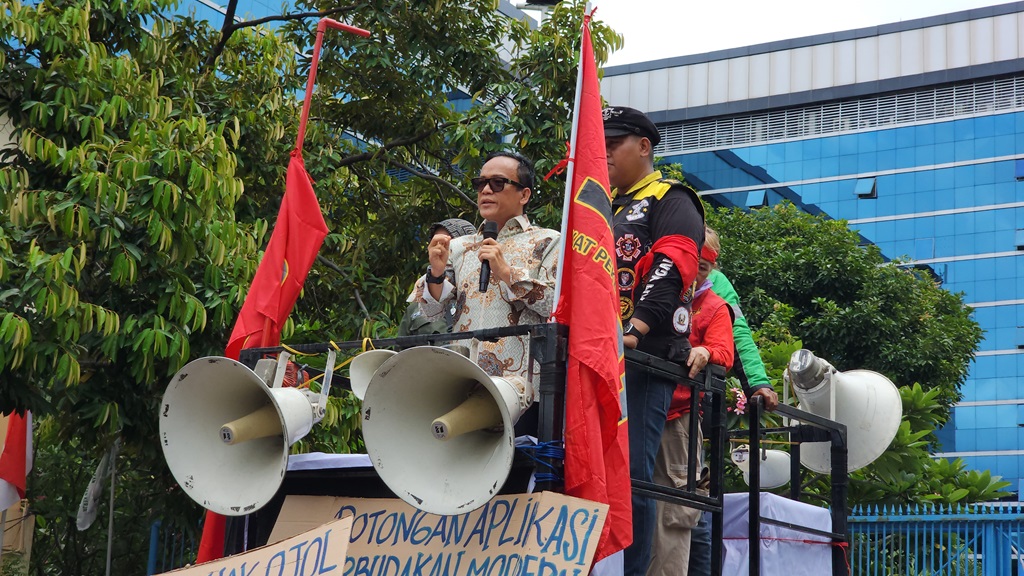 Wamenaker Desak Aplikator Berikan THR Uang untuk Driver Ojol