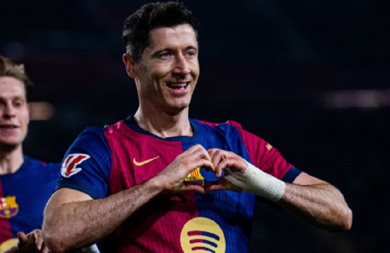 Sukses Rekrut Luka Modric, AC Milan Kini Bidik Robert Lewandowski