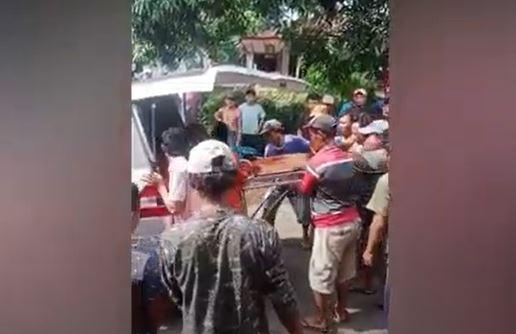 Duel Carok 2 Pria Bertetangga di Lumajang, 1 Tewas Kena Celurit 1 Kritis