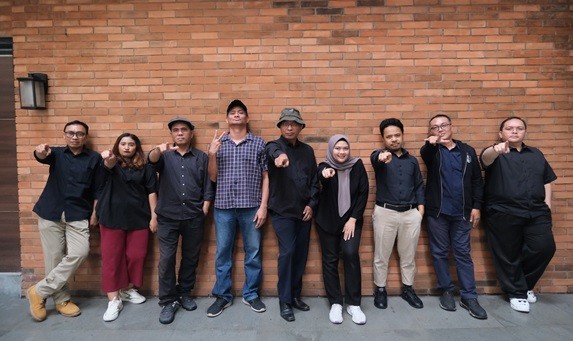 Band Dosen DOKAR 87 Serukan Perdamaian Dunia Lewat Lagu