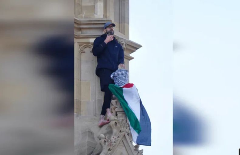 Heboh, Pria Bawa Bendera Palestina dan Kafiyeh Panjat Menara Jam Big Ben London