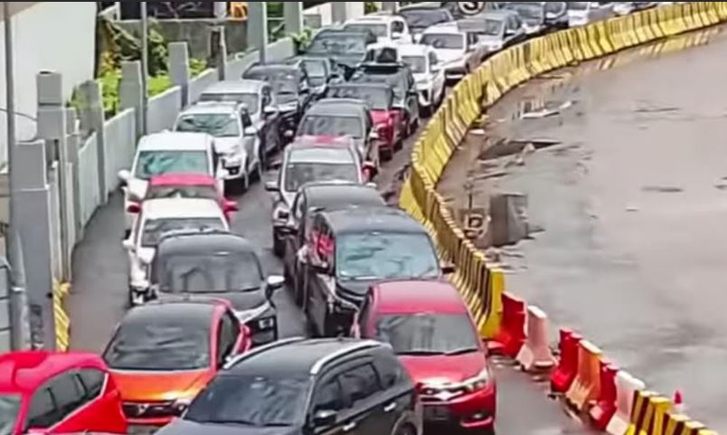 H-9 Lebaran, Kendaraan Pemudik Antre 7 Jam di Dermaga Eksekutif Pelabuhan Merak