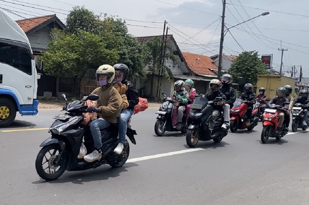 Situasi Terkini Jalur Pantura Cirebon, Pemudik Motor Mendominasi