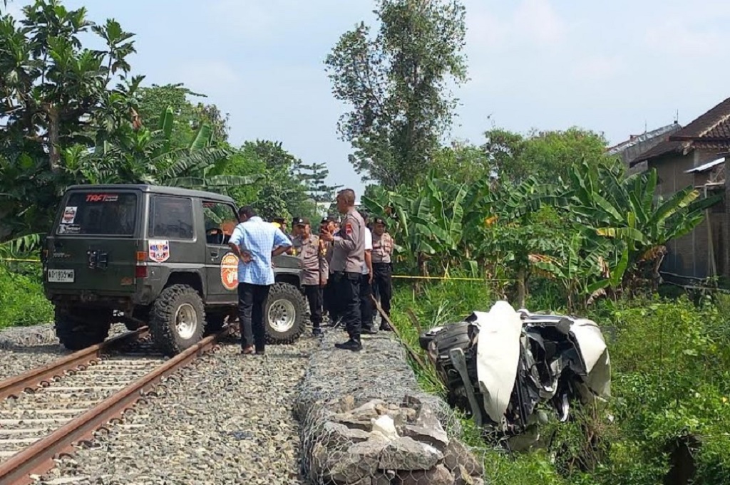 Kecelakaan Kereta Api Tabrak Mobil Sigra di Sukoharjo, 4 Orang Tewas 3 Penumpang Luka