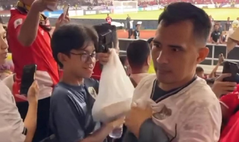 Pria yang Bawa Kabur Jersey Marselino Teridentifikasi, Dilarang Nonton Timnas Indonesia Lagi
