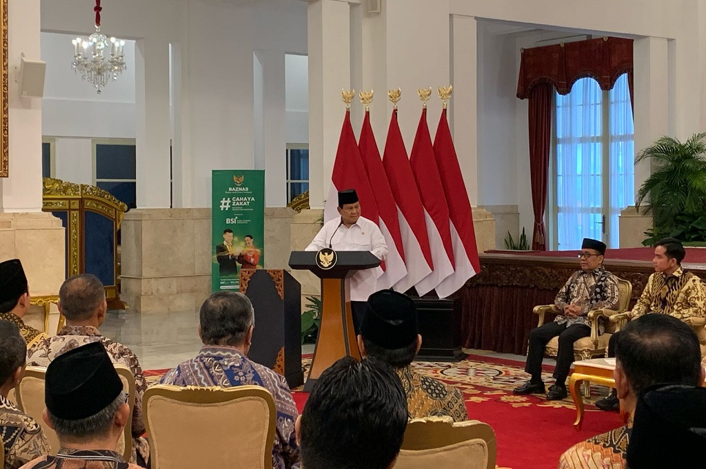 Prabowo Serahkan Zakat kepada Baznas: Mari Kita Ulurkan Tangan