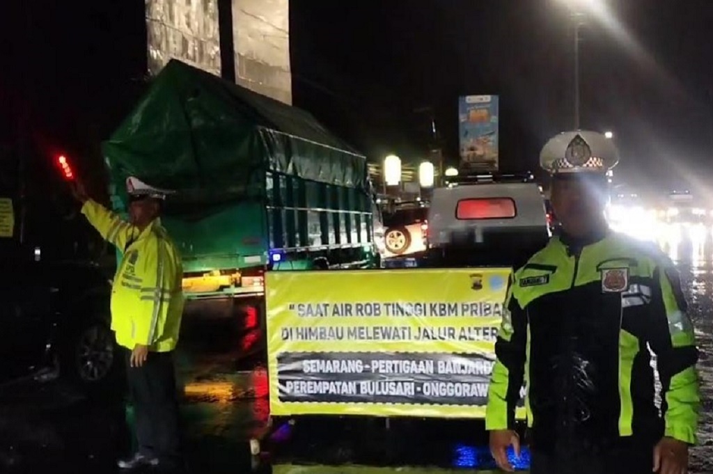 Banjir Rob Rendam Jalur Pantura Semarang-Demak, Pemudik Diimbau Lewat Jalur Alternatif