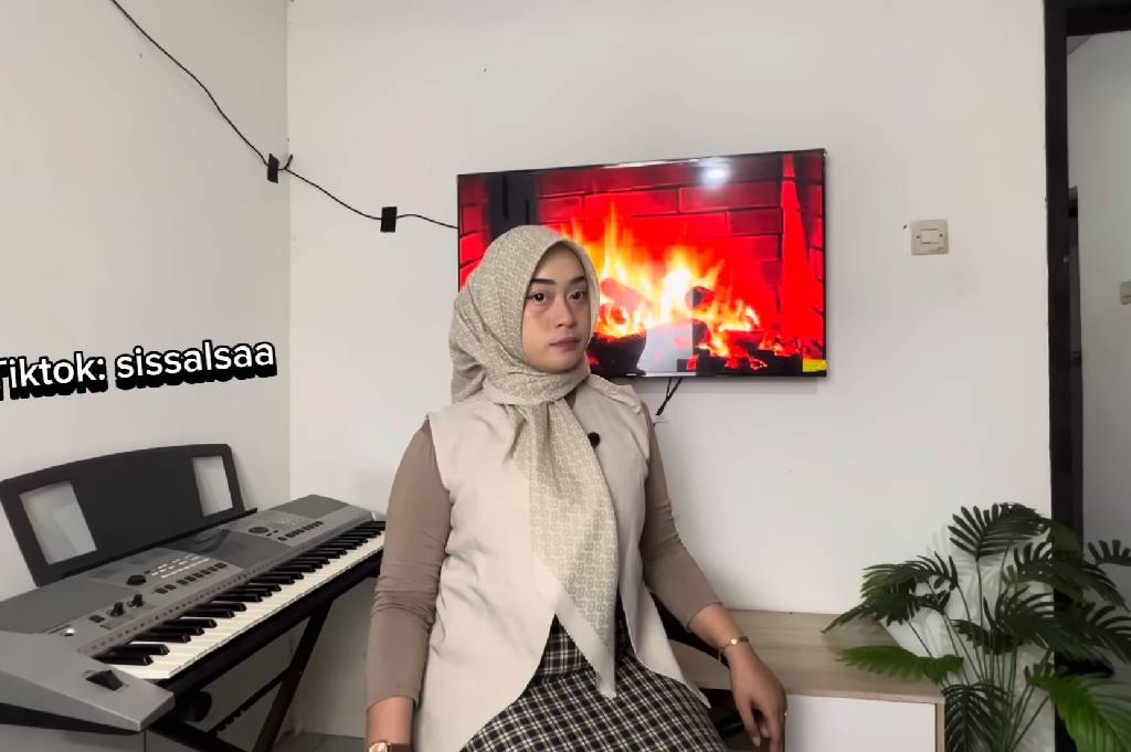 Viral Video Bu Guru Salsa Durasi 4 Menit 6 Detik Pamer Bakat Terpendam, Netizen Pro-Kontra!