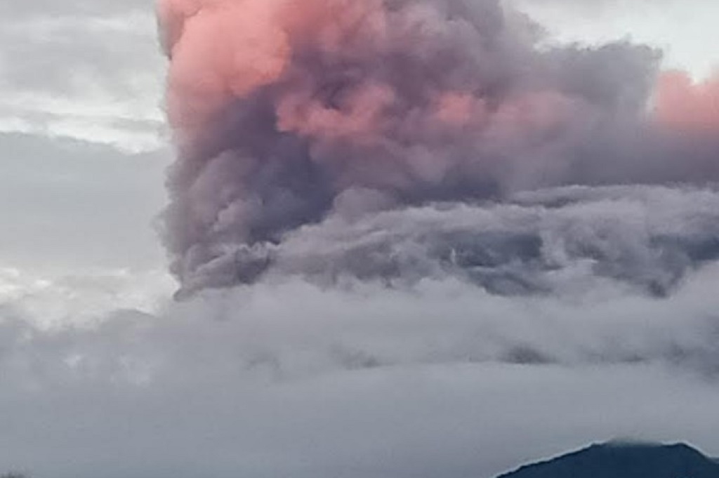 Gunung Dukono Erupsi, Muntahkan Abu Vulkanis Setinggi 1.500 Meter