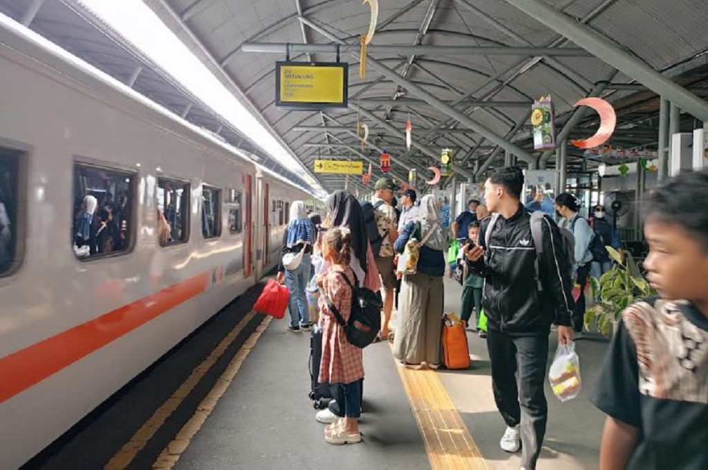 75.483 Pemudik Naik Kereta Api selama Lebaran di Wilayah Daop 8 Surabaya
