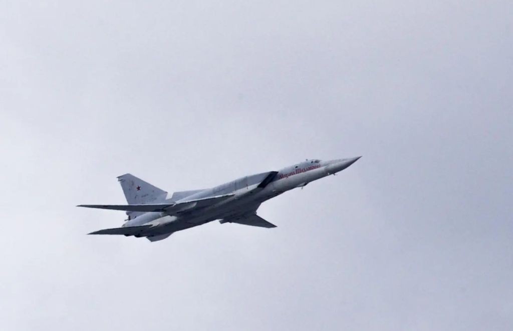 Pesawat Pengebom Nuklir Tu-22M3 Rusia Jatuh, Pilot Tewas 4 Kru Selamat