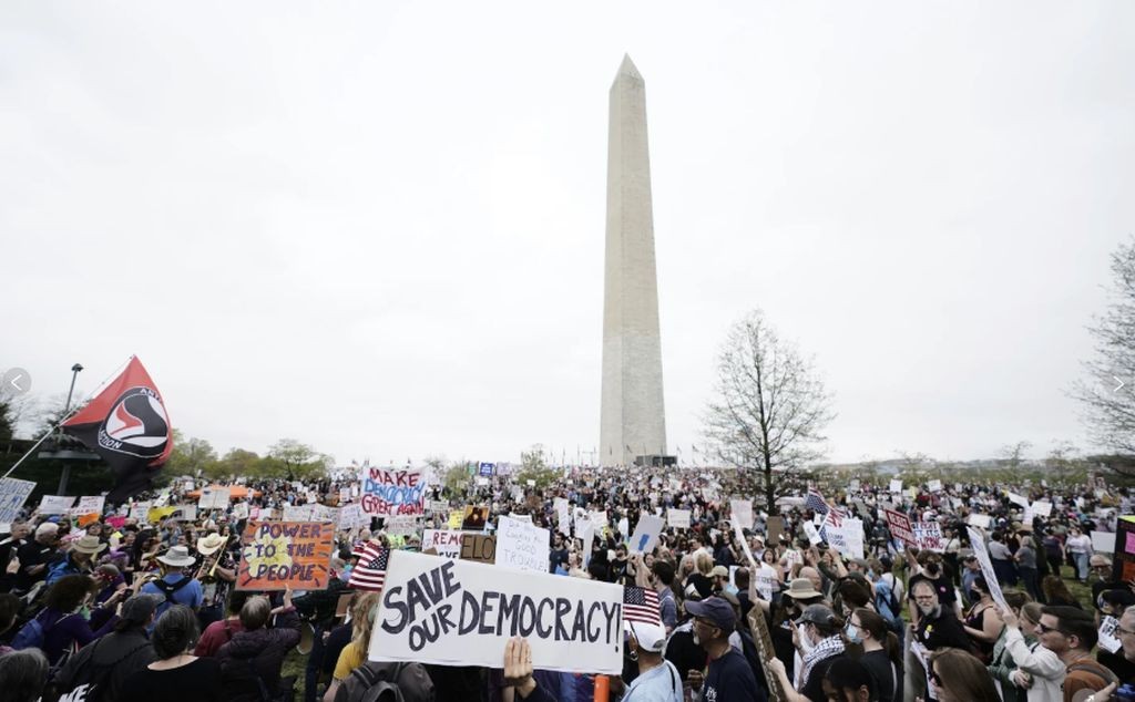Demo Terbesar, Ratusan Ribu Warga AS Tolak Kebijakan Trump dan Elon Musk