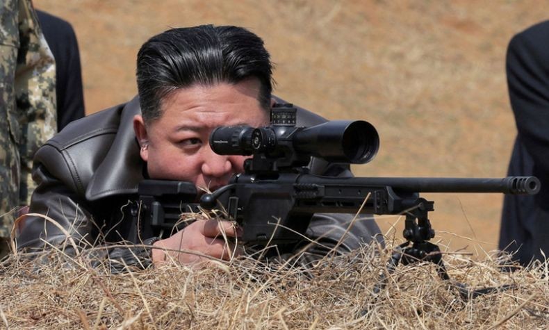Ketika Kim Jong Un Pamer Skill Jadi Sniper