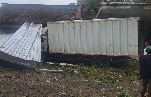 Kronologi Kecelakaan Maut Suami Istri Tewas Ditabrak Mobil di Kulonprogo