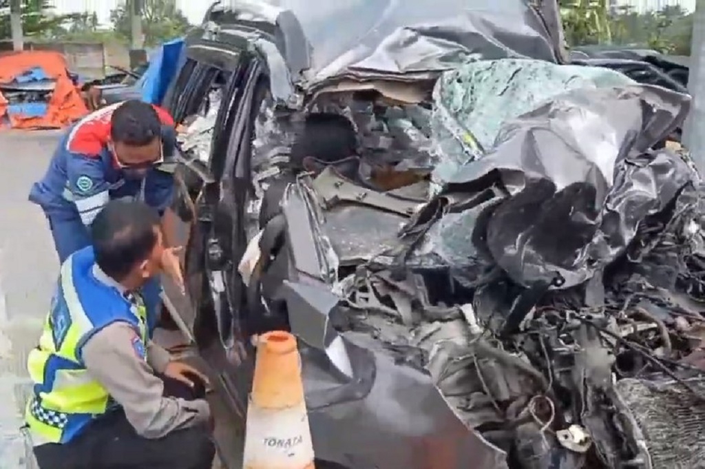 Kecelakaan Bus Rombongan Bonek dengan Mobil BR-V di Tol Pekalongan, 1 Orang Tewas