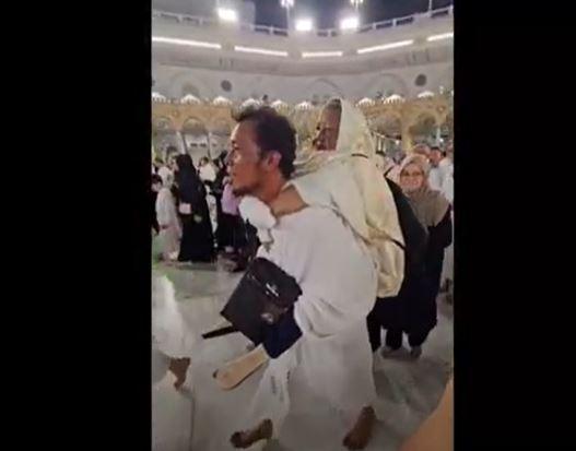 Viral Anak Pasuruan Gendong Ibu Tawaf di Masjidil Haram, Mirip Kisah Uwais Al Qarni