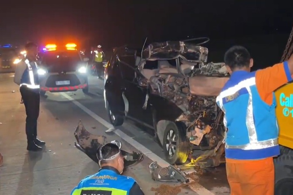 Kecelakaan Maut Minibus Tabrak Truk Tronton di Tol Ngawi, 3 Orang Tewas 2 Luka Berat