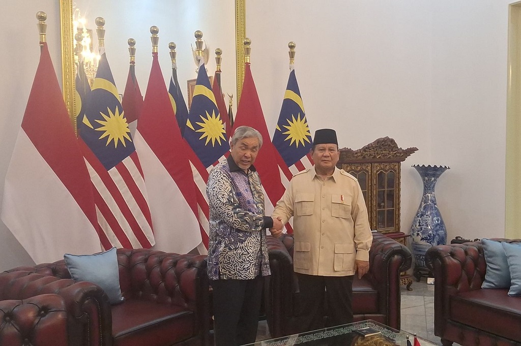 Prabowo Sambut Wakil PM Malaysia Ahmad Zahid di Istana: Kawan Lama dari Muda